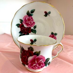 EUC Vtg Queen Anne Bone China Teacup and Saucer with Pink and Red Cabbage Roses